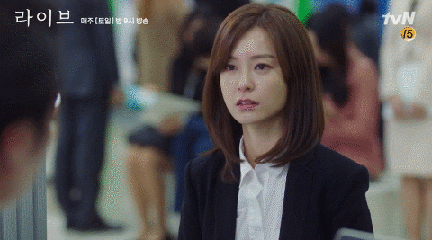 면접보다 빡쳐서 나가는 정유미.gif | 인스티즈