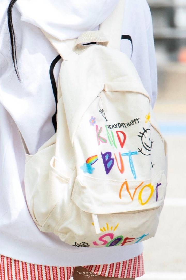 서로 선물을 주고받는 트와이스 .gif | 인스티즈