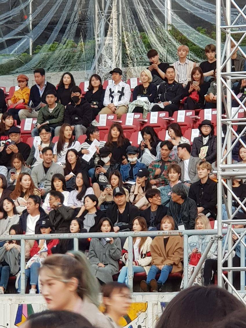 동방신기 콘서트 보러간 태연 .jpg | 인스티즈