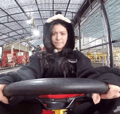 카트 타는 프로미스나인.gif | 인스티즈