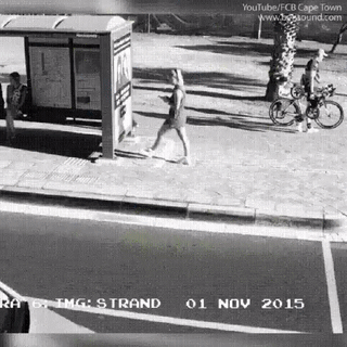 폰만 보고 걷는 사람들 | 인스티즈