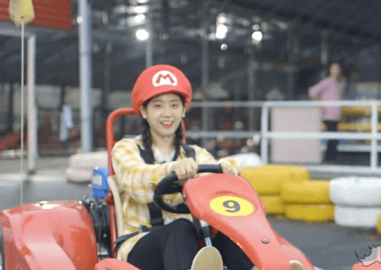 카트 타는 프로미스나인.gif | 인스티즈