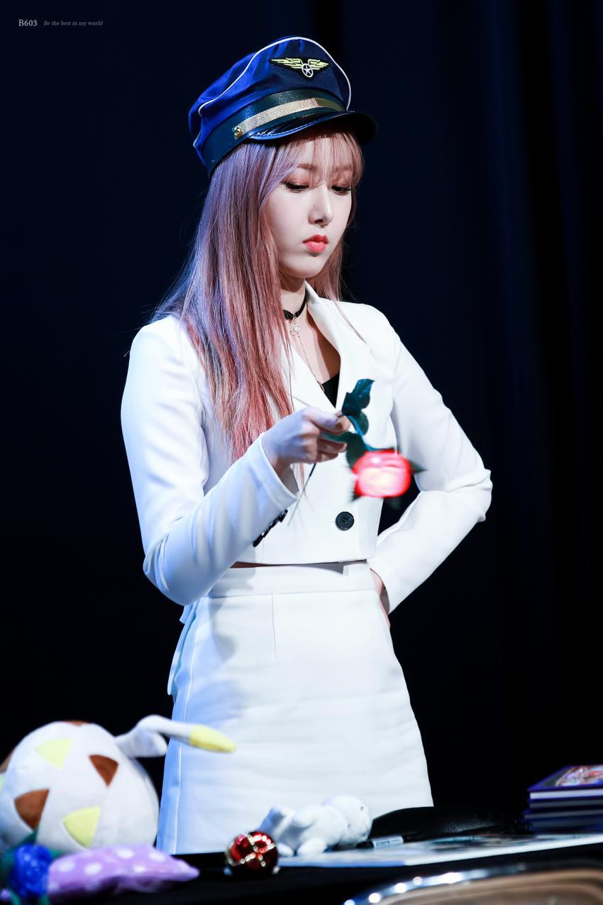 날씨가 너무 좋아서 쓰는 여자친구 신비.jpg.gif | 인스티즈