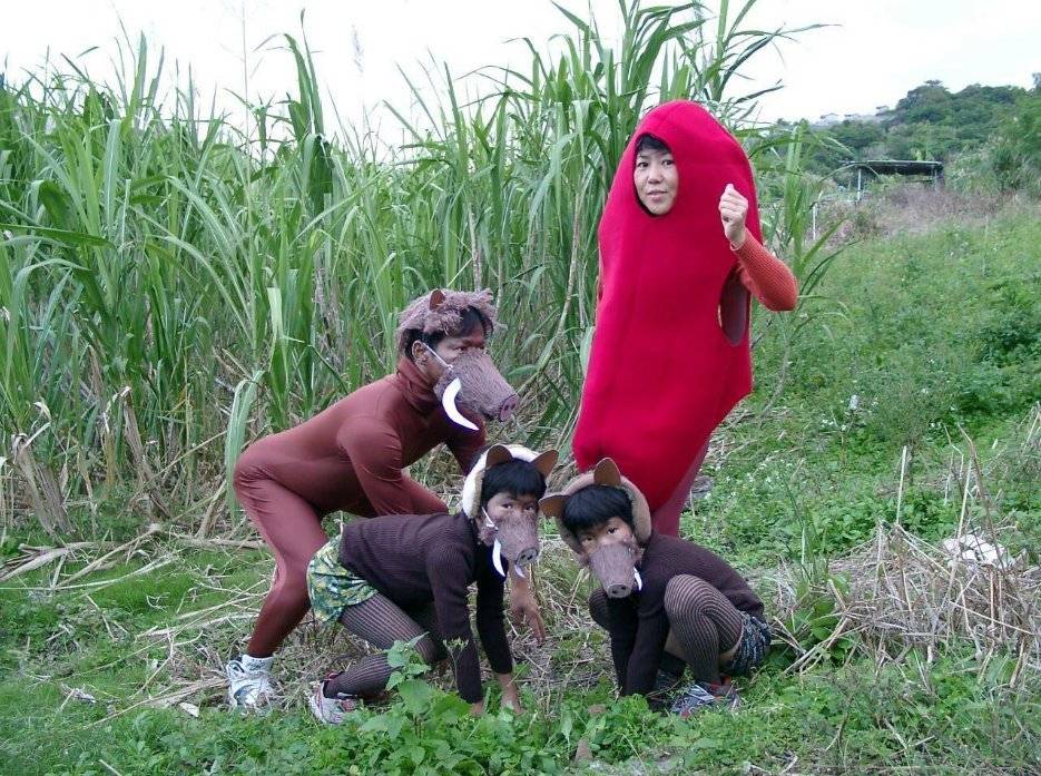 자기 집 가족사진이 이상하다는 걸 중학생이 돼서 깨달은 소년 | 인스티즈