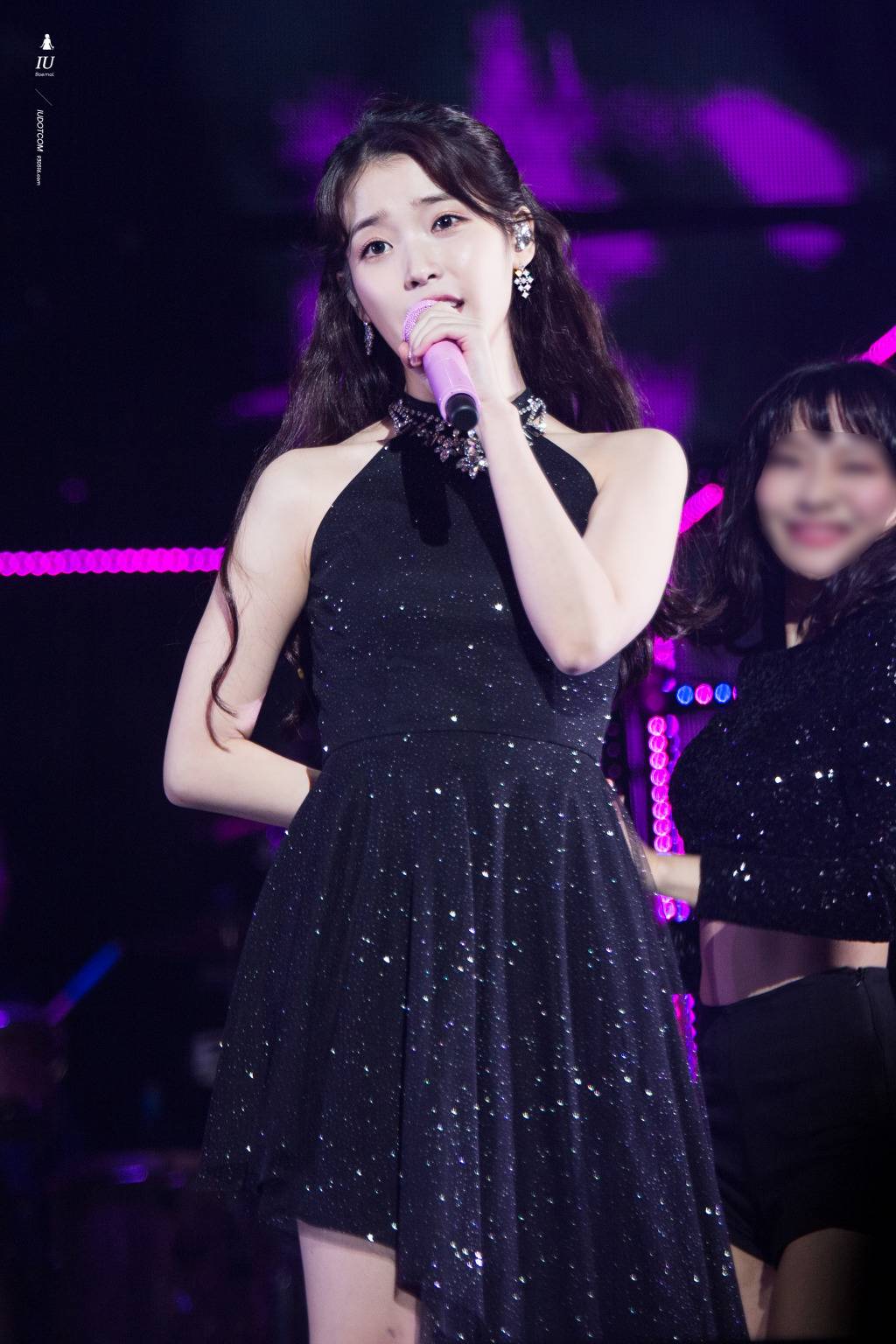 귀엽고 이쁜데 섹시하기까지한 아이유.jpgif | 인스티즈