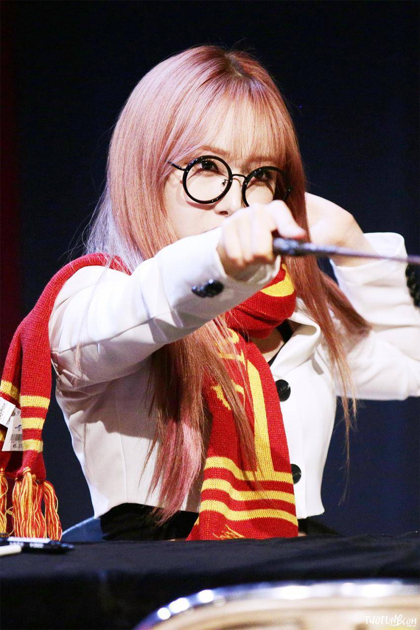 날씨가 너무 좋아서 쓰는 여자친구 신비.jpg.gif | 인스티즈