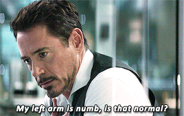 토니 스타크의 왼팔 후유증.gif | 인스티즈