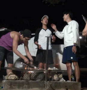 호불호 갈리는 손버릇 . gif | 인스티즈