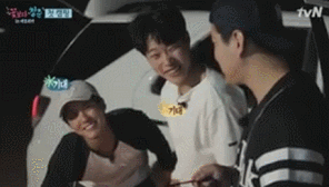 호불호 갈리는 손버릇 . gif | 인스티즈