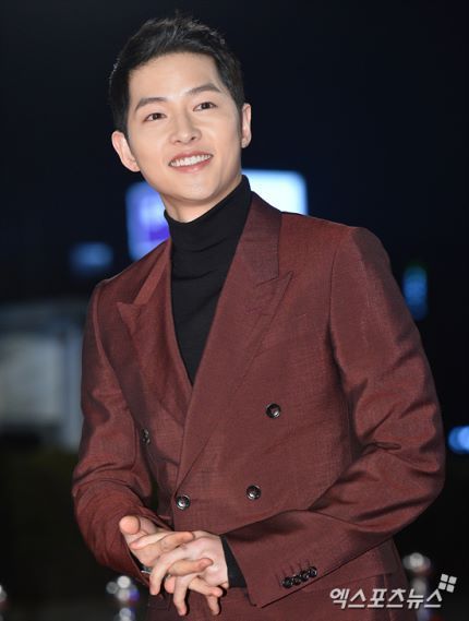 오늘자 KBS 연기대상 레드카펫 송중기 | 인스티즈