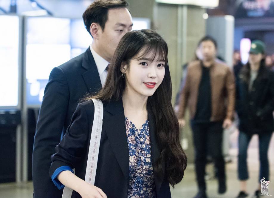 귀엽고 이쁜데 섹시하기까지한 아이유.jpgif | 인스티즈