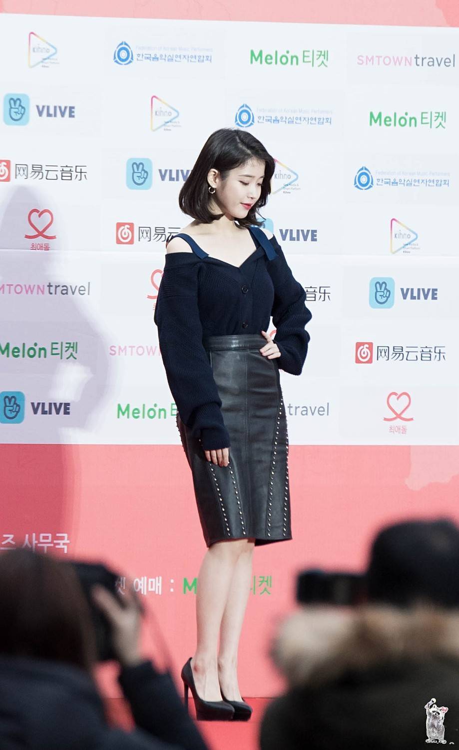 귀엽고 이쁜데 섹시하기까지한 아이유.jpgif | 인스티즈