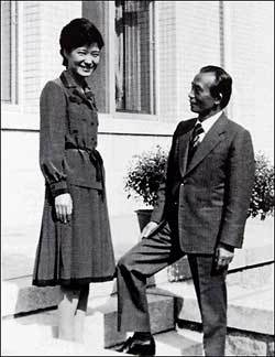 국민들에게 대통령를 선출할수 있는 자유를 안주려고 사람들 때려 죽이고 고문하고 그랬던 사람들 | 인스티즈