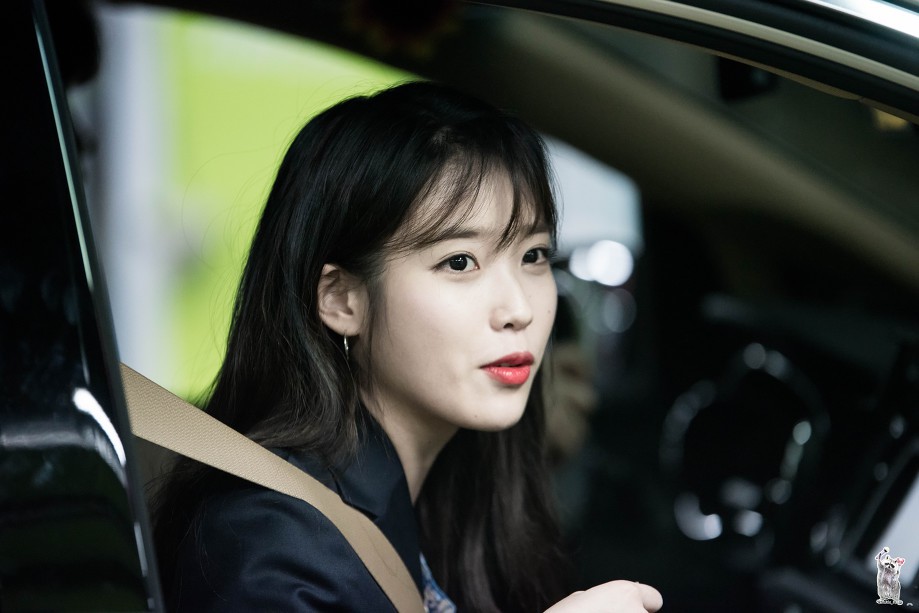 귀엽고 이쁜데 섹시하기까지한 아이유.jpgif | 인스티즈