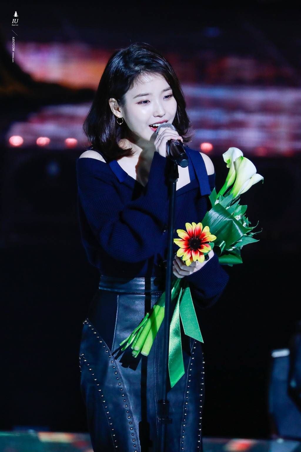 귀엽고 이쁜데 섹시하기까지한 아이유.jpgif | 인스티즈