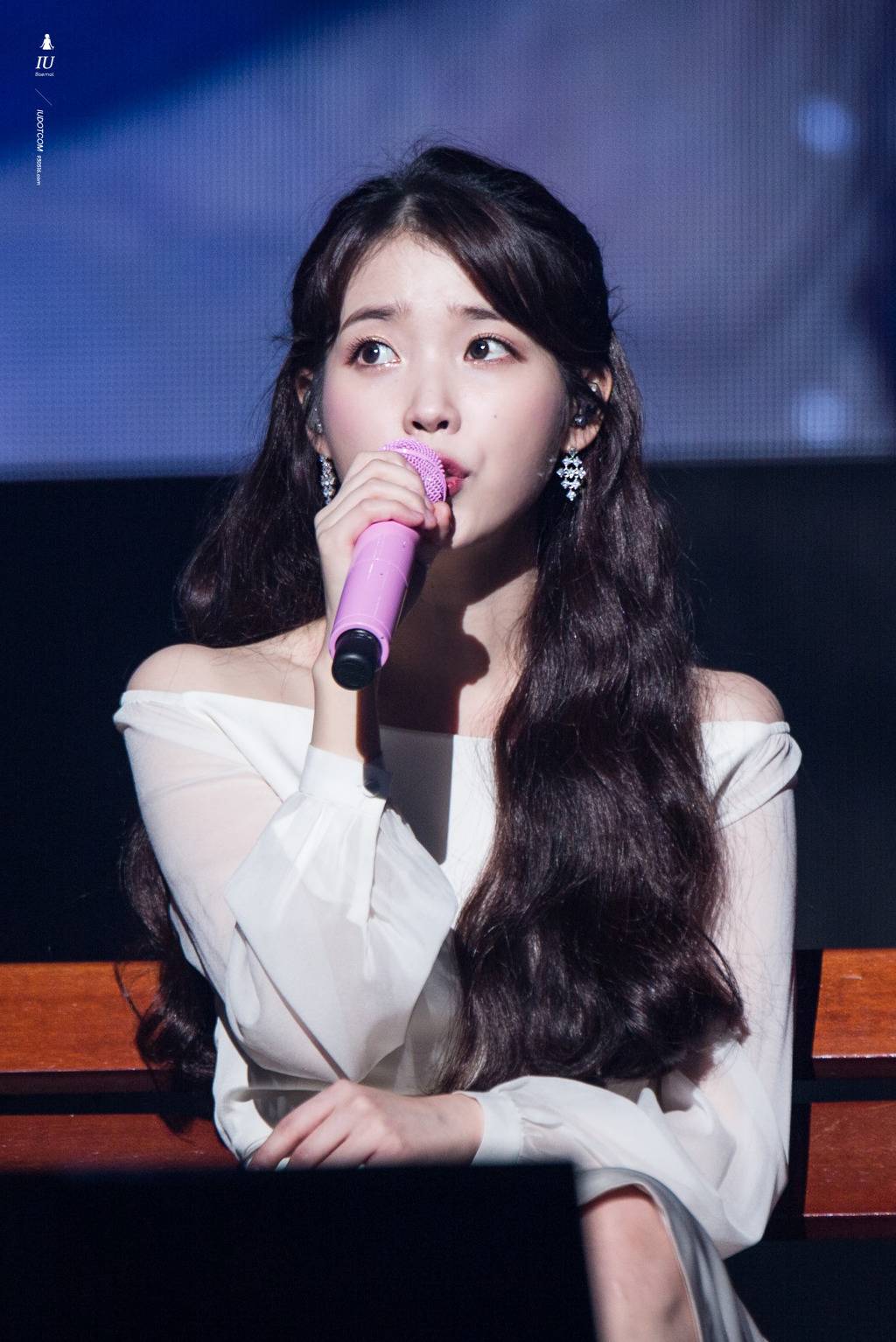 귀엽고 이쁜데 섹시하기까지한 아이유.jpgif | 인스티즈