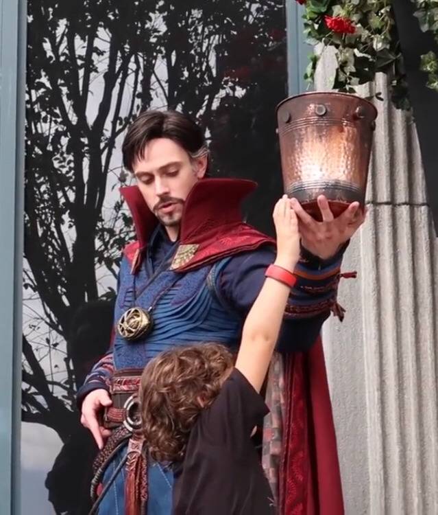 디즈니랜드 닥터스트레인지 & 로키.jpg | 인스티즈