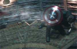 토니 스타크의 왼팔 후유증.gif | 인스티즈