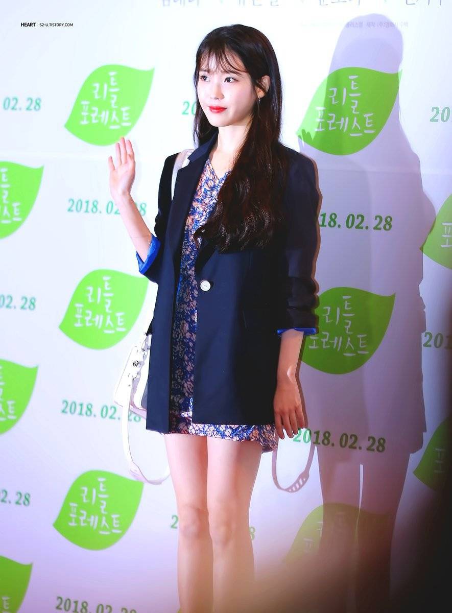 귀엽고 이쁜데 섹시하기까지한 아이유.jpgif | 인스티즈