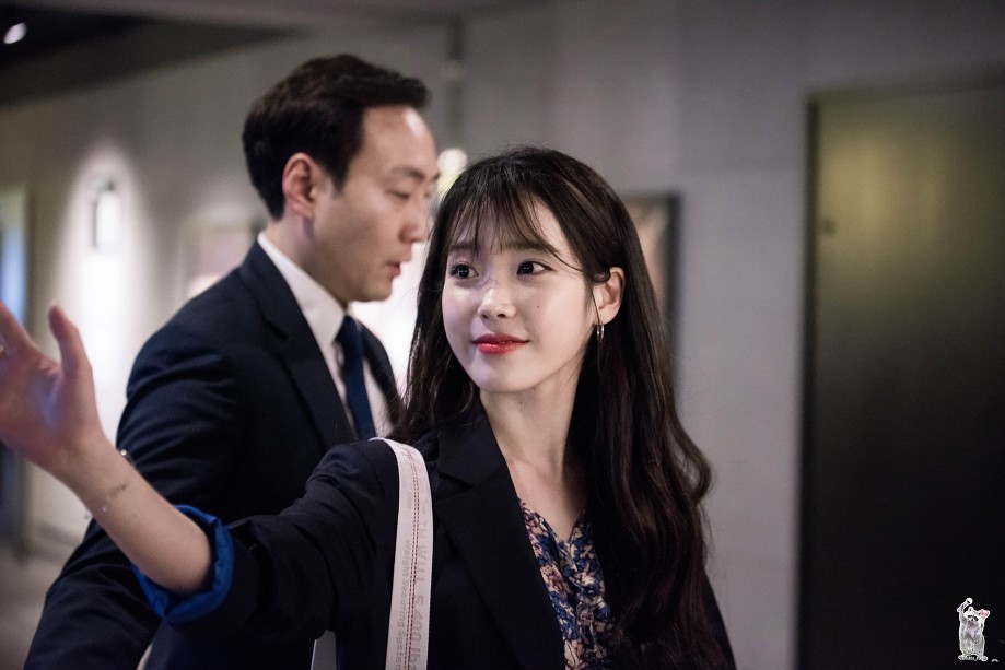 귀엽고 이쁜데 섹시하기까지한 아이유.jpgif | 인스티즈