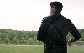 토니 스타크의 왼팔 후유증.gif | 인스티즈