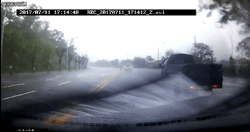 운전중 겪는 아찔한 상황.gif | 인스티즈