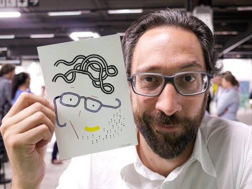 손수 만든 초상화 자판기를 끌고 전세계 곳곳에서 재밌는 초상화를 그려주는 사람 | 인스티즈