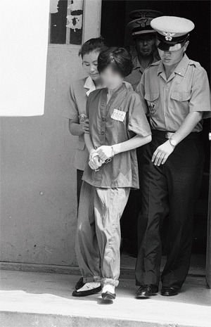 30세 여성이 어릴 적 자신을 성폭행했던 가해자 송백권을 살해한 사건 | 인스티즈