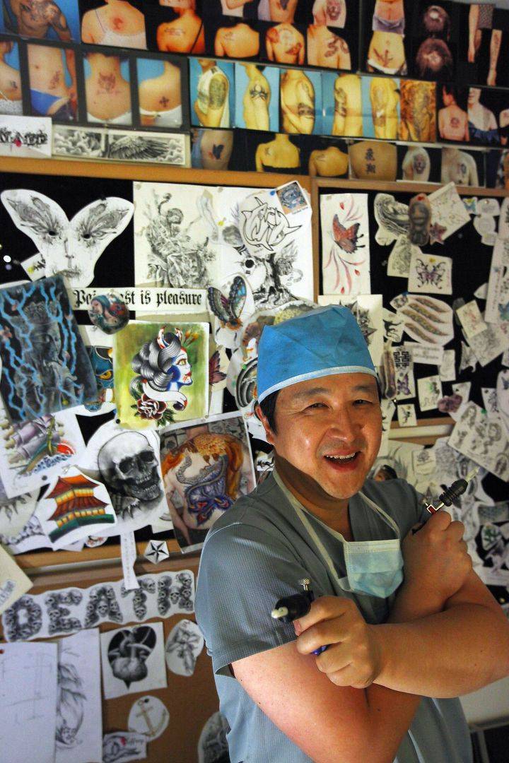 조폭 문신 지우던 의사를 투잡 뛰게 만든 결정적 문신 하나 | 인스티즈