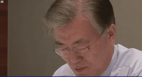 문재인 대통령이 꿈에서 여러번 봤다는 사람..gif | 인스티즈