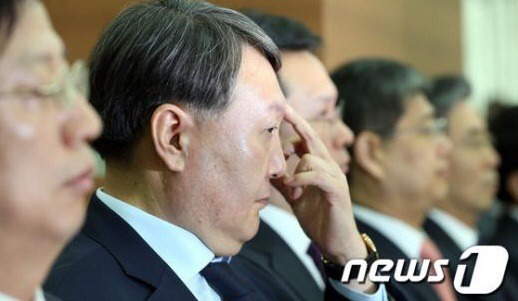 윤석열 검사가 좌천당하고 정치권 러브콜 들어오자 한 말.txt | 인스티즈