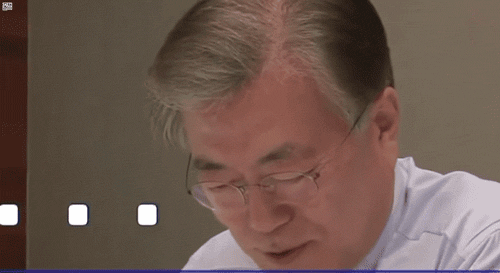 문재인 대통령이 꿈에서 여러번 봤다는 사람..gif | 인스티즈
