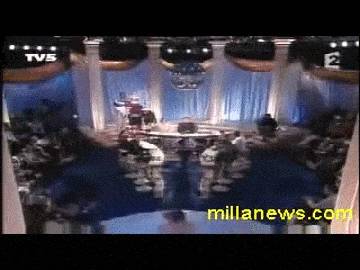 무례한 질문받자 물컵던지고 나가는 배우 | 인스티즈