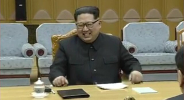 문재인 대통령 친서 읽는 김정은 표정 변화 | 인스티즈