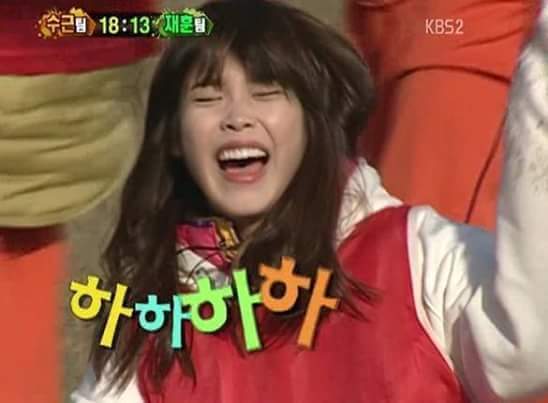 자본주의 웃음과 현실 웃음이 확실한 여가수 .gif | 인스티즈