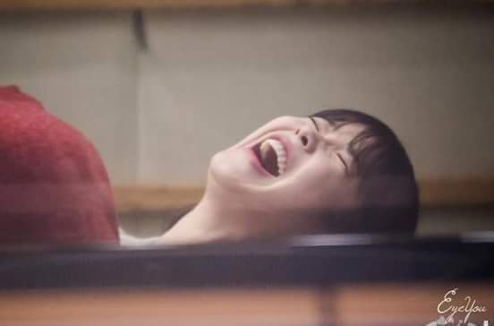 자본주의 웃음과 현실 웃음이 확실한 여가수 .gif | 인스티즈