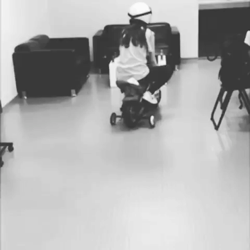 오토바이 타는 걸크러쉬 탱구.gif | 인스티즈