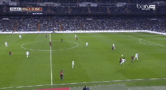 모드리치의 경이로운 탈압박과 박수 쳐주는 라모스.GIF | 인스티즈