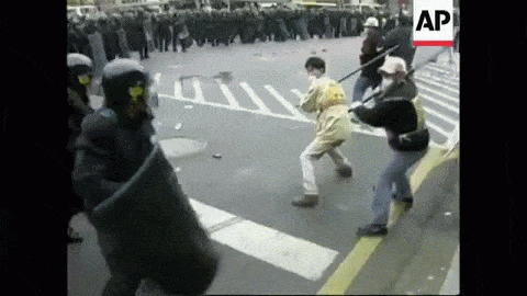 2000년대 초반 전의경 시위현장 ㄷㄷㄷㄷㄷㄷㄷㄷㄷㄷㄷㄷ gif | 인스티즈