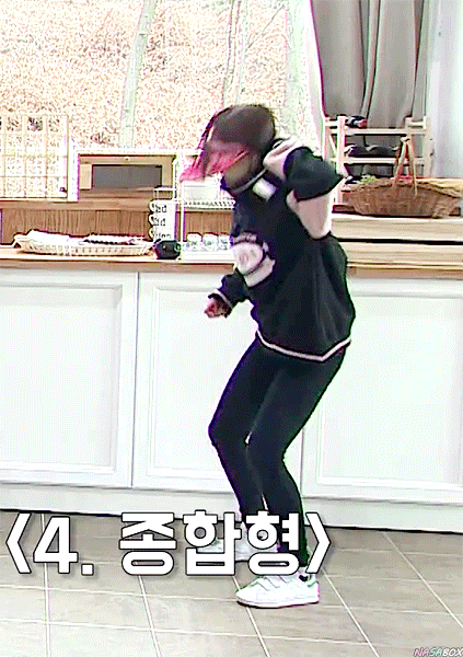 이상행동 보이는 나연 .gif | 인스티즈