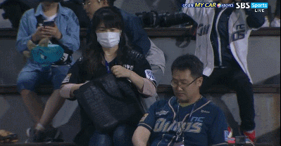 ???:당신 뭐해 치어리더분 힘드신데 | 인스티즈