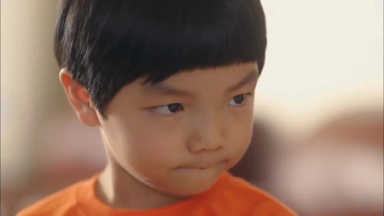 엄마한테 혼나는 애 위로해주는 누나.jpg | 인스티즈