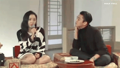 문근영에게 끼부리는 유아인gif | 인스티즈