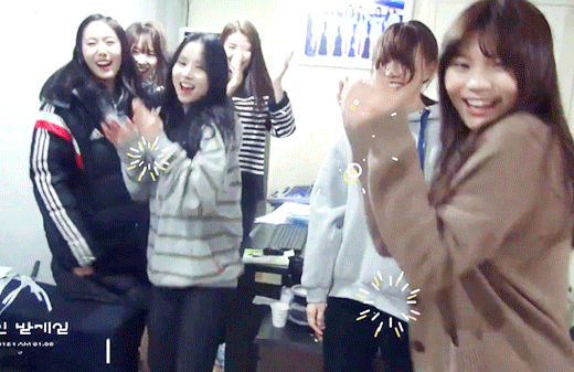 팬싸 당첨 되었으면 좋겠어서 여자친구.jpg.gif | 인스티즈