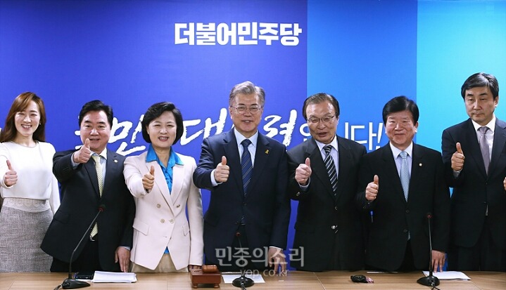 선대위 회의 참석한 문재인 | 인스티즈