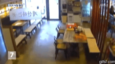 식당에 날라서 돌진하는 SUV | 인스티즈