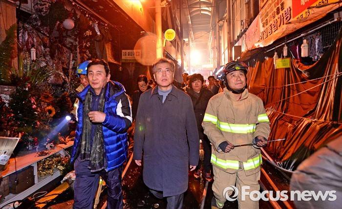 대구 서문시장 화재현장 찾은 문재인 | 인스티즈