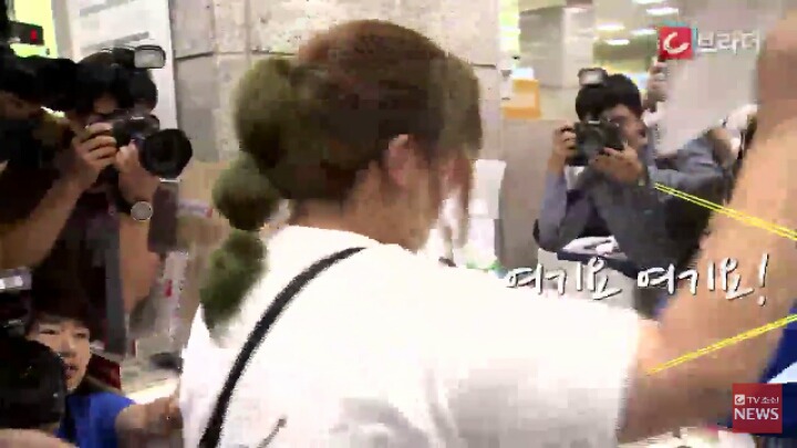 광화문 우체국에서 문재인대통령 우표를 처음으로 사신분.JPG | 인스티즈