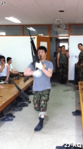 몸이 기억하는 예비군들.gif | 인스티즈