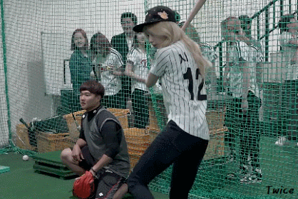 [트와이스] 위협구에 반응 하는 사나 | 인스티즈